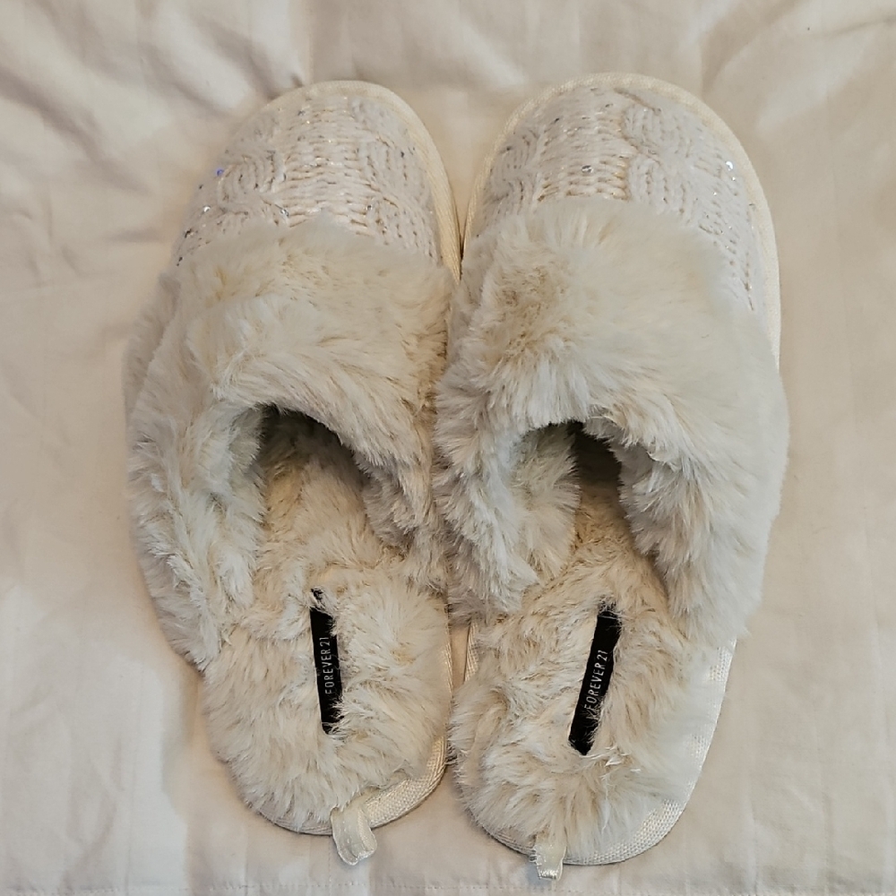 NWT Forever 21 Cream Knit Fuzzy Slippers Womens Large - Picture 3 of 4